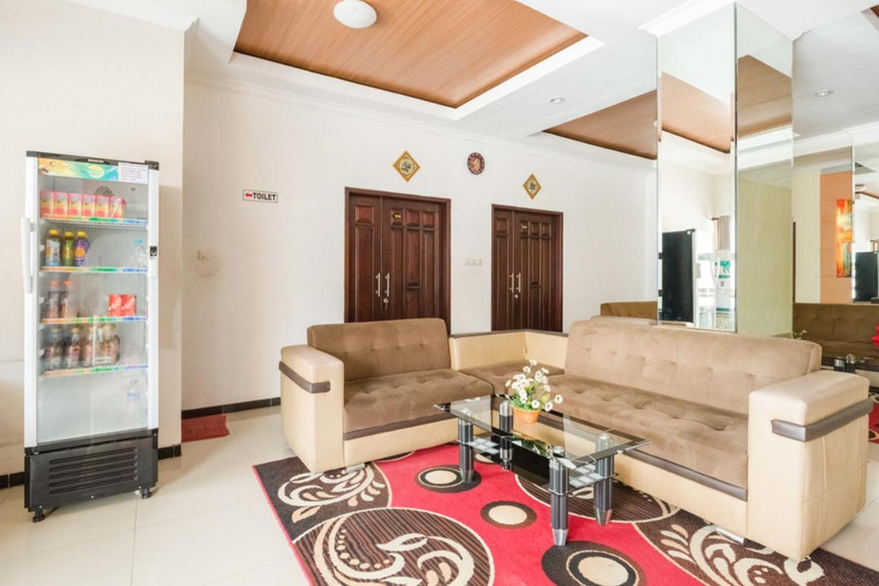 Reddoorz Syariah @ Jalan Simpang Gajayana Otel Malang Dış mekan fotoğraf