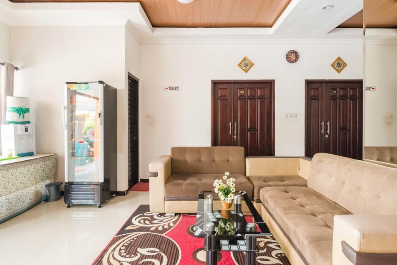 Reddoorz Syariah @ Jalan Simpang Gajayana Otel Malang Dış mekan fotoğraf