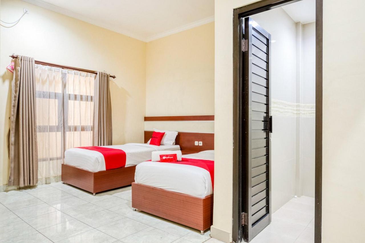 Reddoorz Syariah @ Jalan Simpang Gajayana Otel Malang Dış mekan fotoğraf