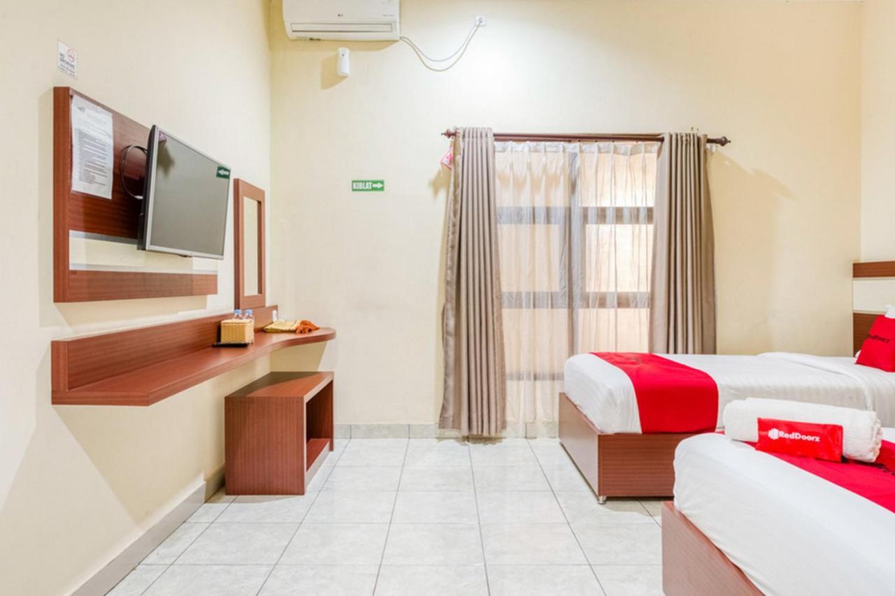 Reddoorz Syariah @ Jalan Simpang Gajayana Otel Malang Dış mekan fotoğraf