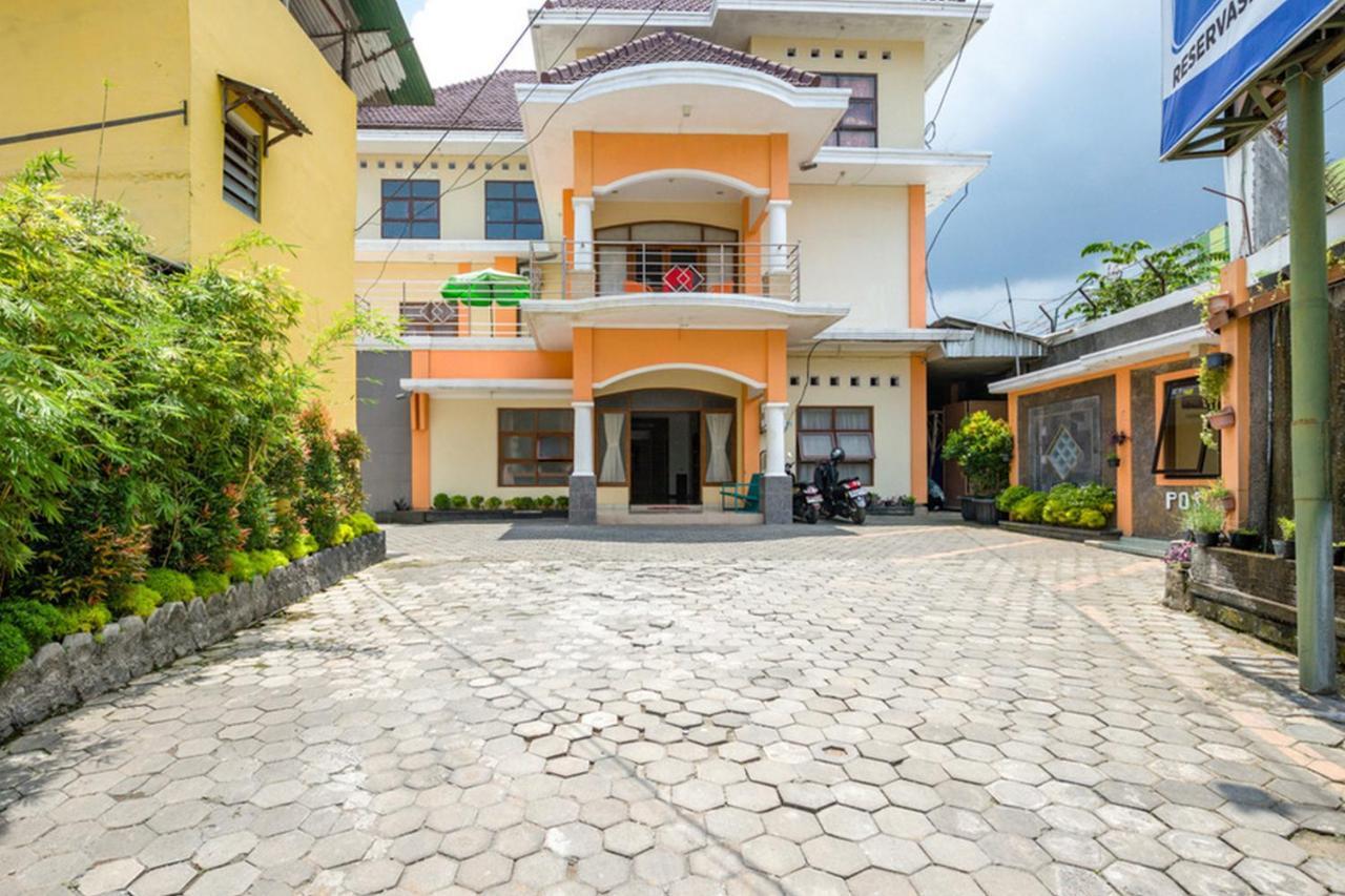 Reddoorz Syariah @ Jalan Simpang Gajayana Otel Malang Dış mekan fotoğraf